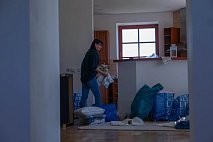 ‎Grid s nepravidelnými fotkami s okraji