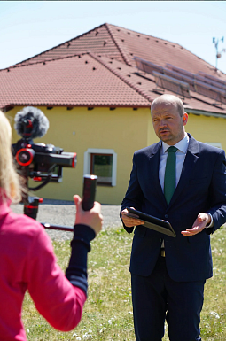 ‎Grid fotek na celou šířku s nepravidelnými fotkami