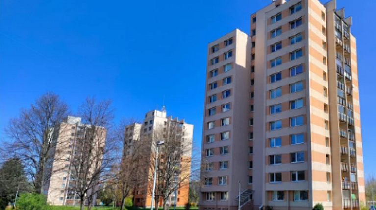 České byty zlevňují. Ale v porovnání s Německem úplně minimálně