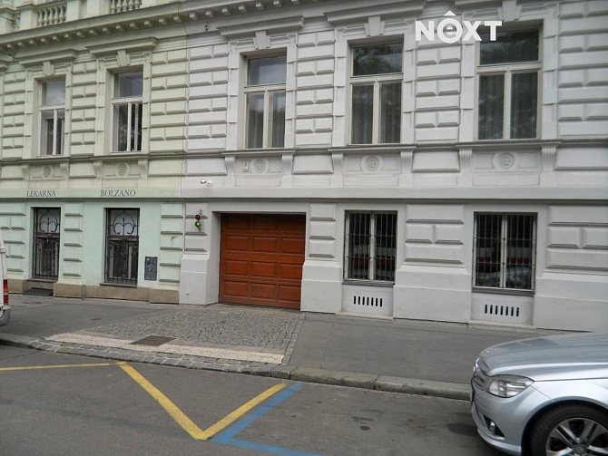 Pronájem prostor garážové stání 12 m², Praha
