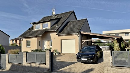Prodej domu rodinný 125 m² pozemek 743 m², Na Lucberku, Králův Dvůr-Levín