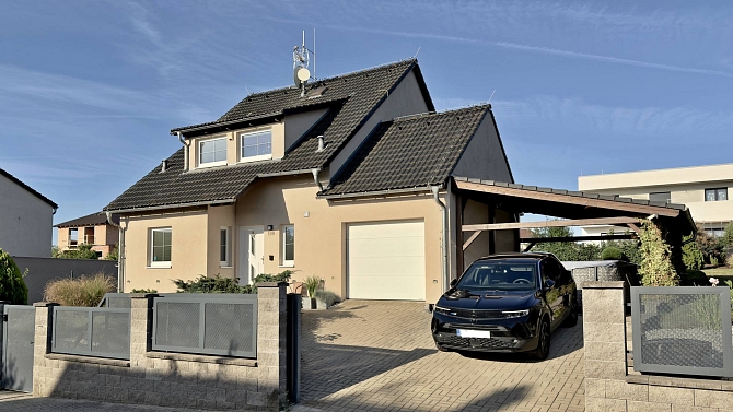 Prodej domu rodinný 125 m² pozemek 743 m², Na Lucberku, Králův Dvůr-Levín