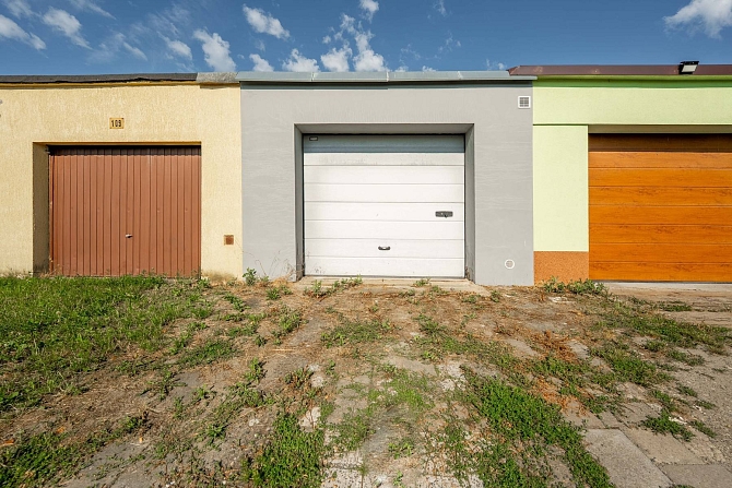 Prodej prostor garáž 22 m², Švermova, Stochov