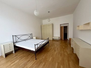 Pronájem bytu 2+1 79 m², Na valech, Praha-Hradčany